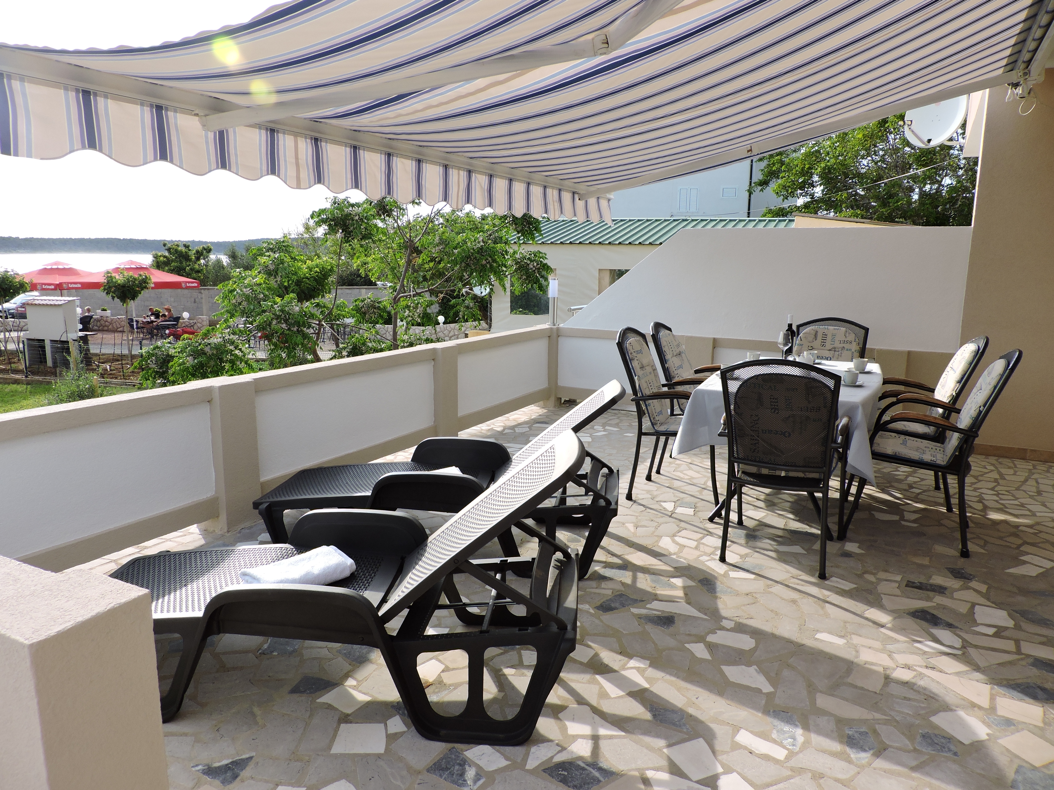 Three bedroom apartment near beach Barbat, Rab  A-a