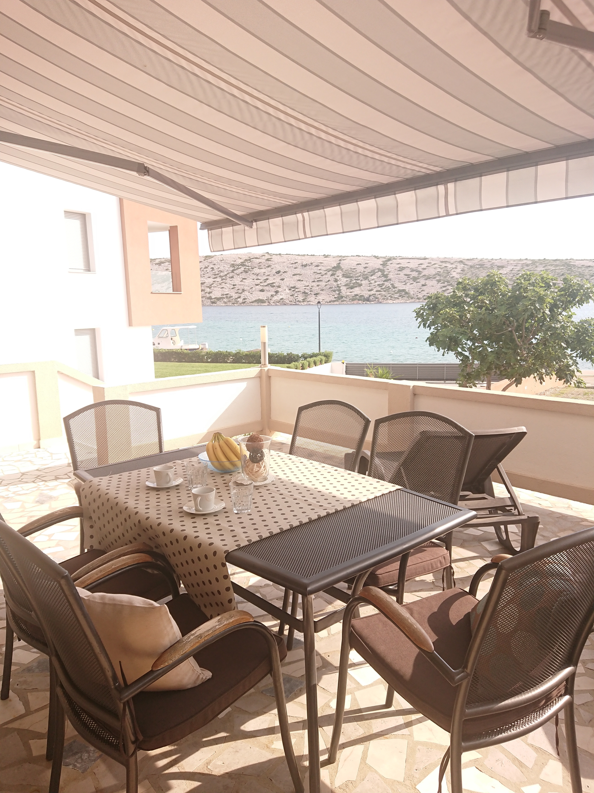 Three bedroom apartment near beach Barbat, Rab  A-a