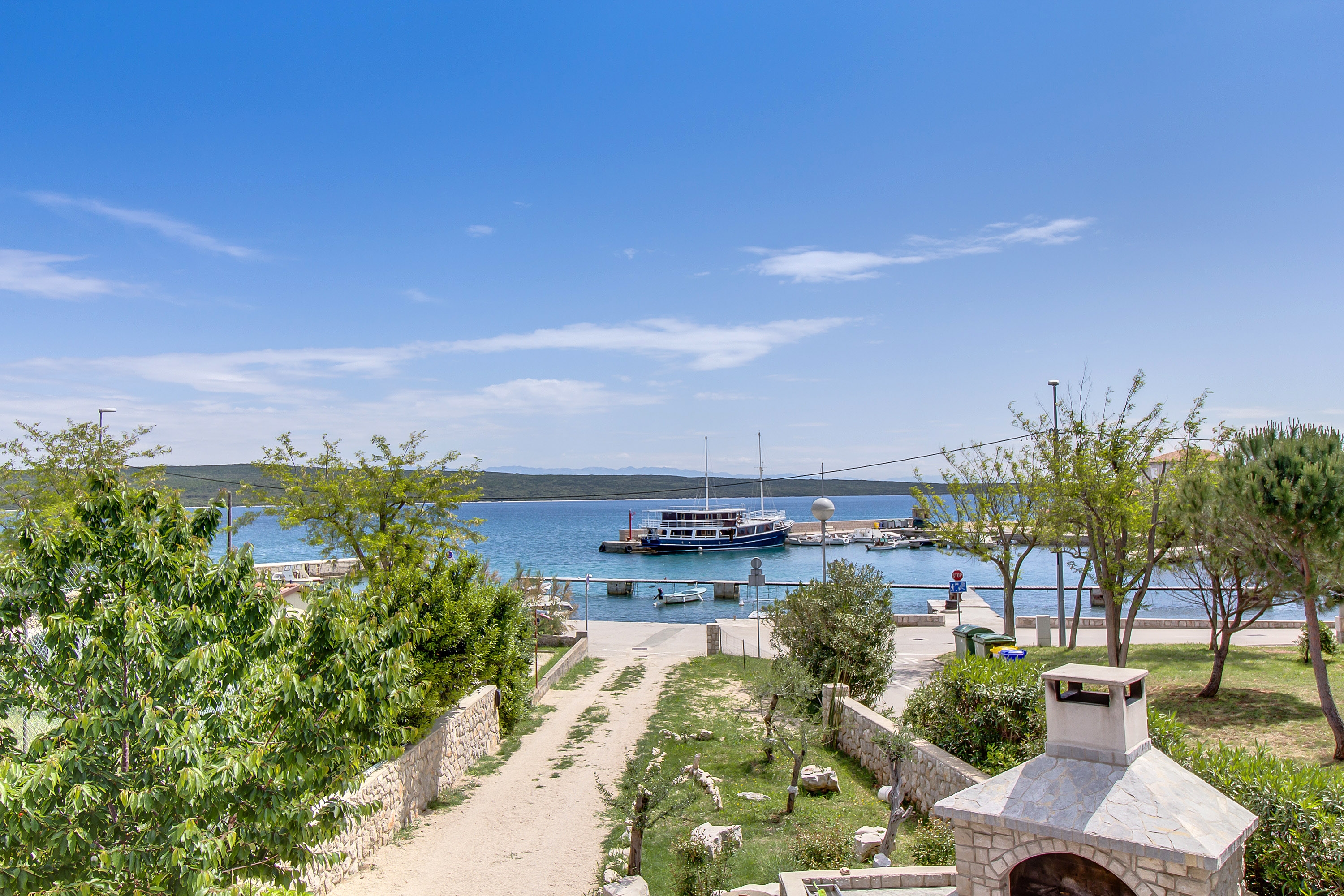 Two bedroom apartment with balcony and sea view Nerezine, Lošinj  A-a