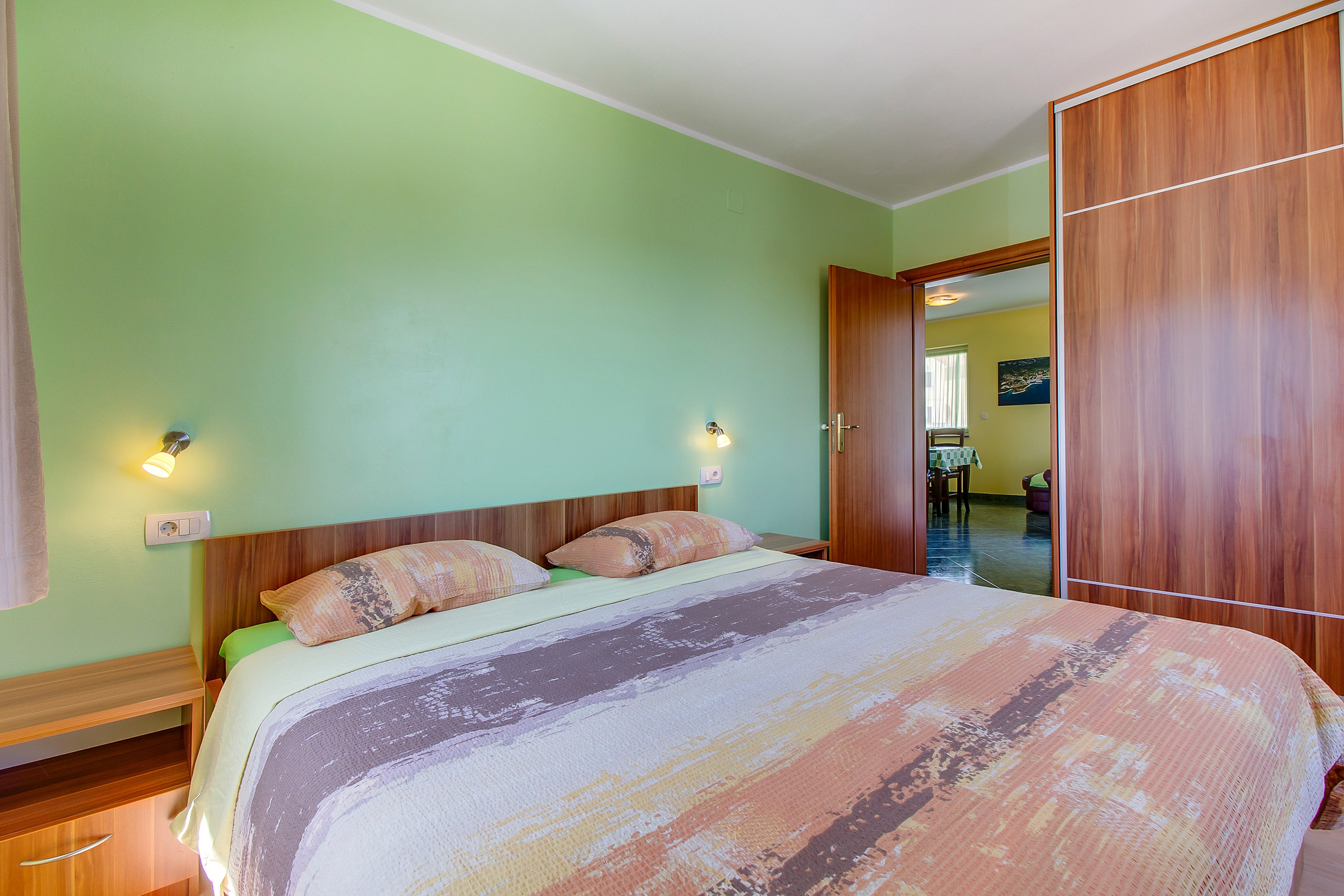 Two bedroom apartment with balcony and sea view Nerezine, Lošinj  A-a