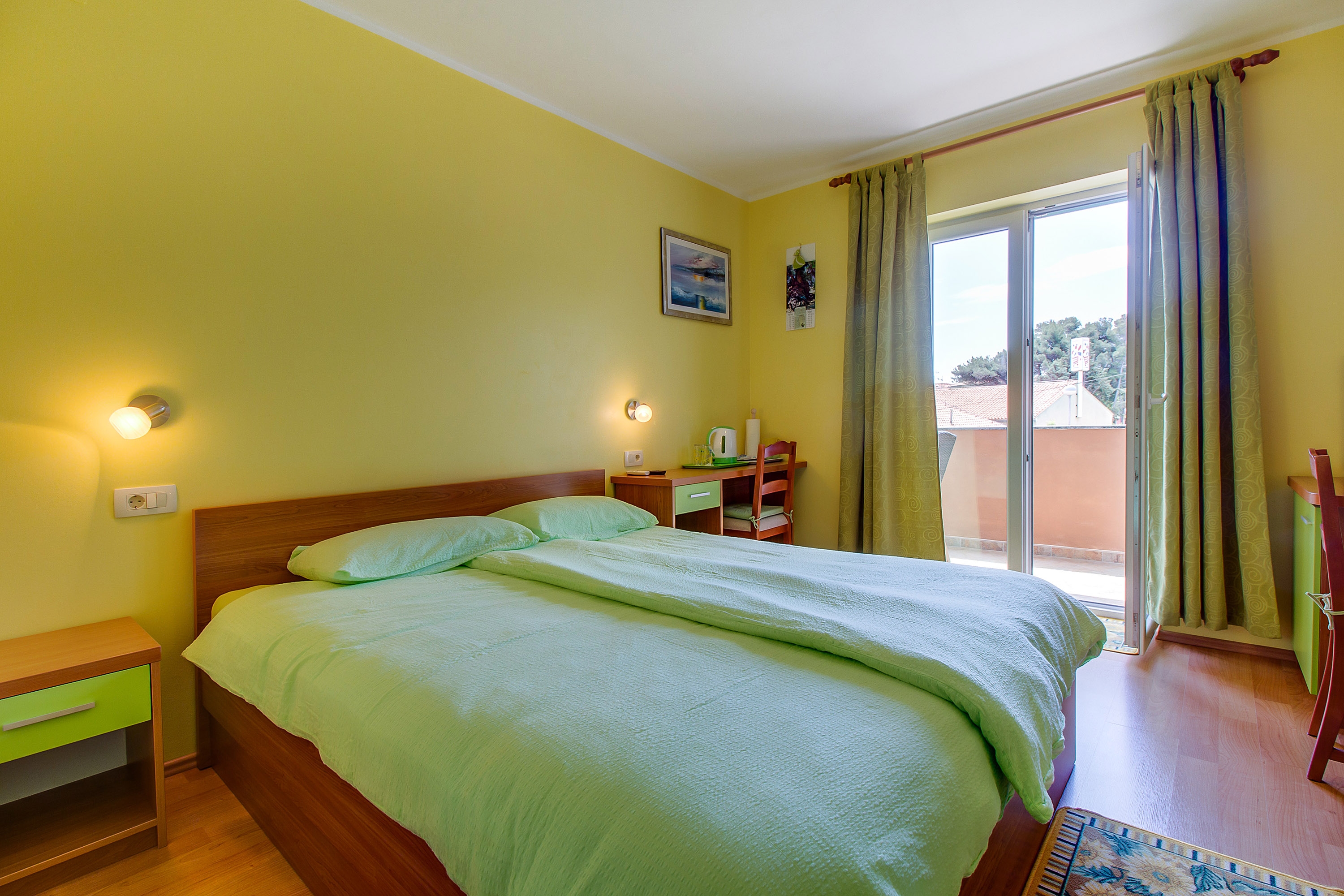 Room with balcony and sea view Nerezine, Lošinj (S-11815-a)