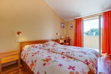 Bedroom Nerezine, Bedroom in the room, dostupna klima i WIFI.