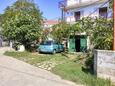 Parkeerplaats Pirovac, Šibenik, Parkeerplaats 11824 - Appartementen near sea with pebble beach.