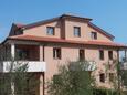 Dajla, Novigrad, Propiedad 11845 - Apartamentos with pebble beach.