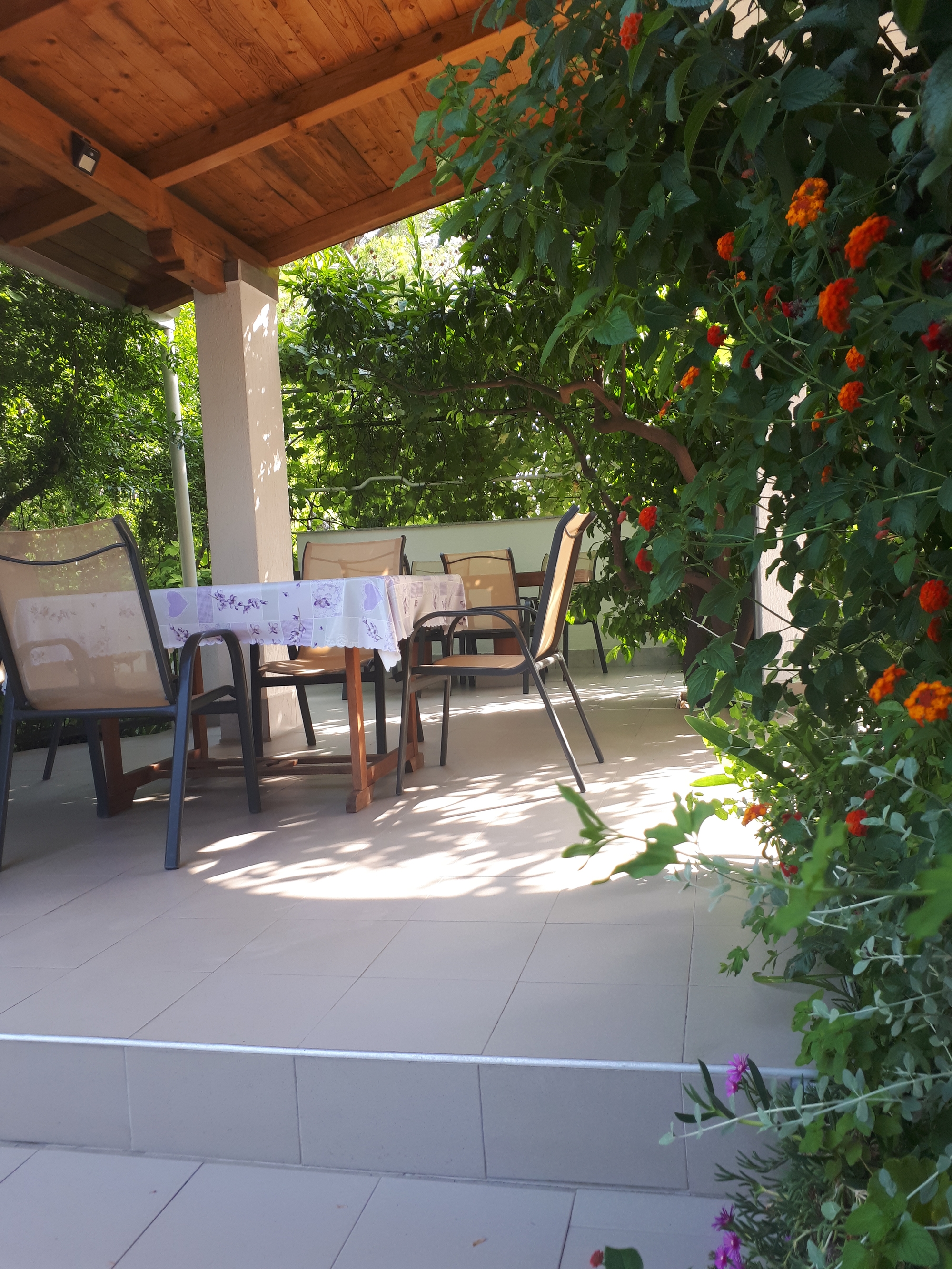 Two bedroom apartment with terrace Starigrad, Paklenica  A-b