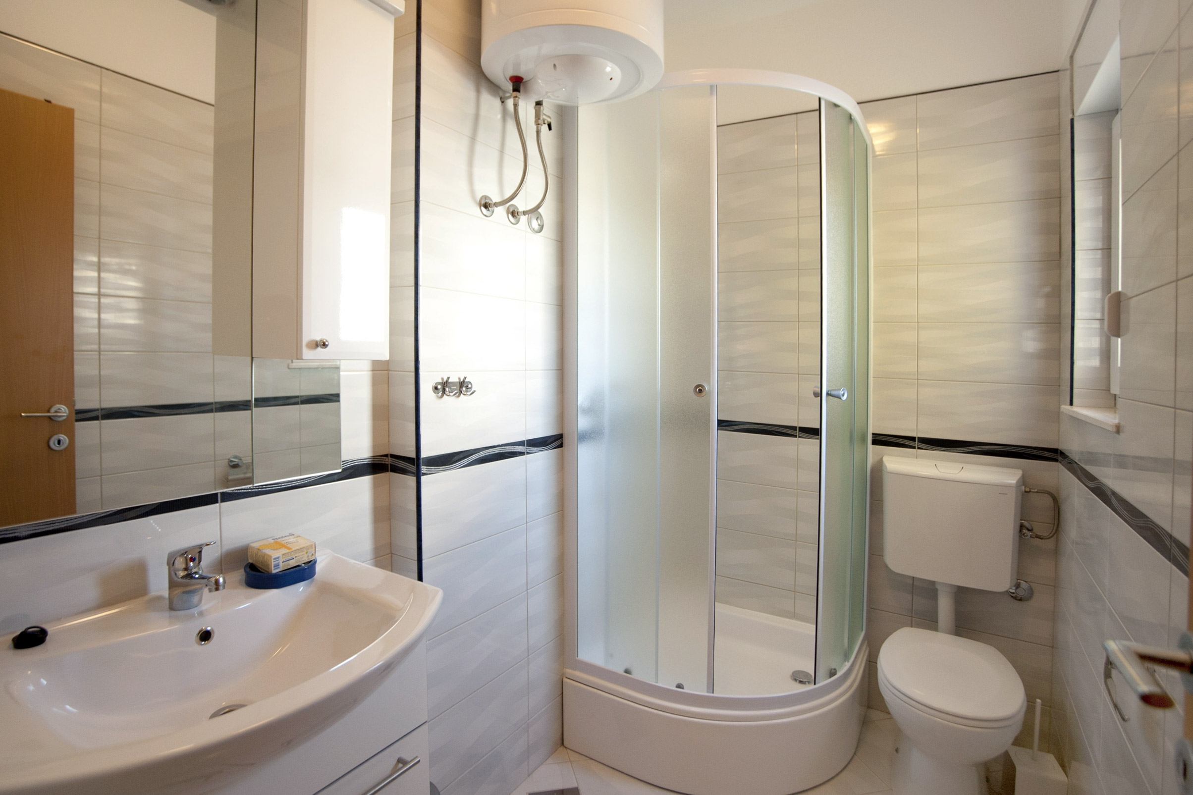 Three bedroom apartment near beach Zečevo Rtić, Rogoznica  A-a
