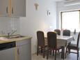 Kampor, Comedor in the apartment, air condition available y WiFi.