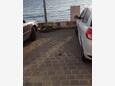 Parkeerplaats Podgora, Makarska, Parkeerplaats 11888 - Appartementen near sea with pebble beach.