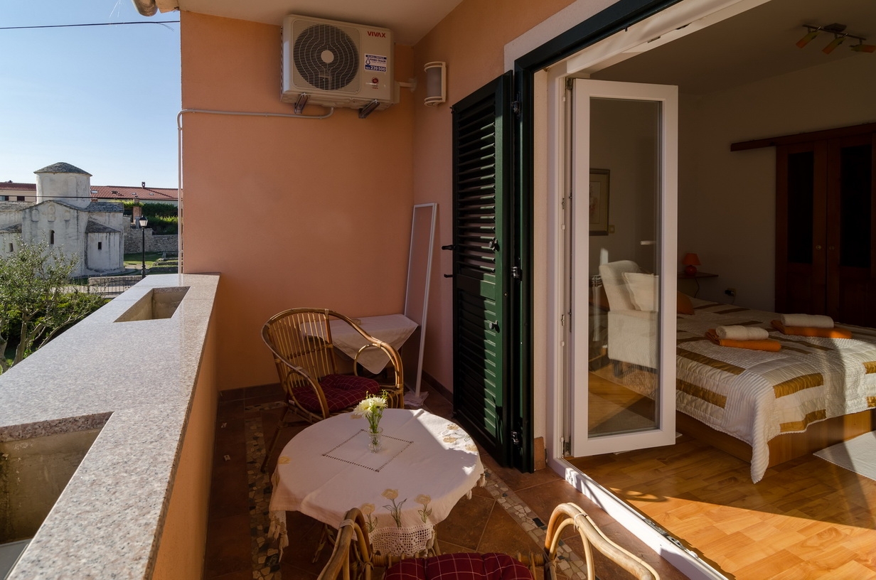 Three bedroom apartment with terrace Nin, Zadar  A-a