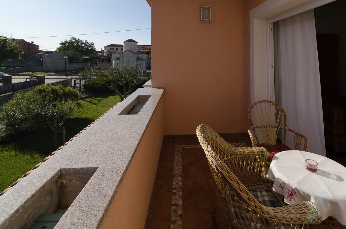 Three bedroom apartment with terrace Nin, Zadar  A-a