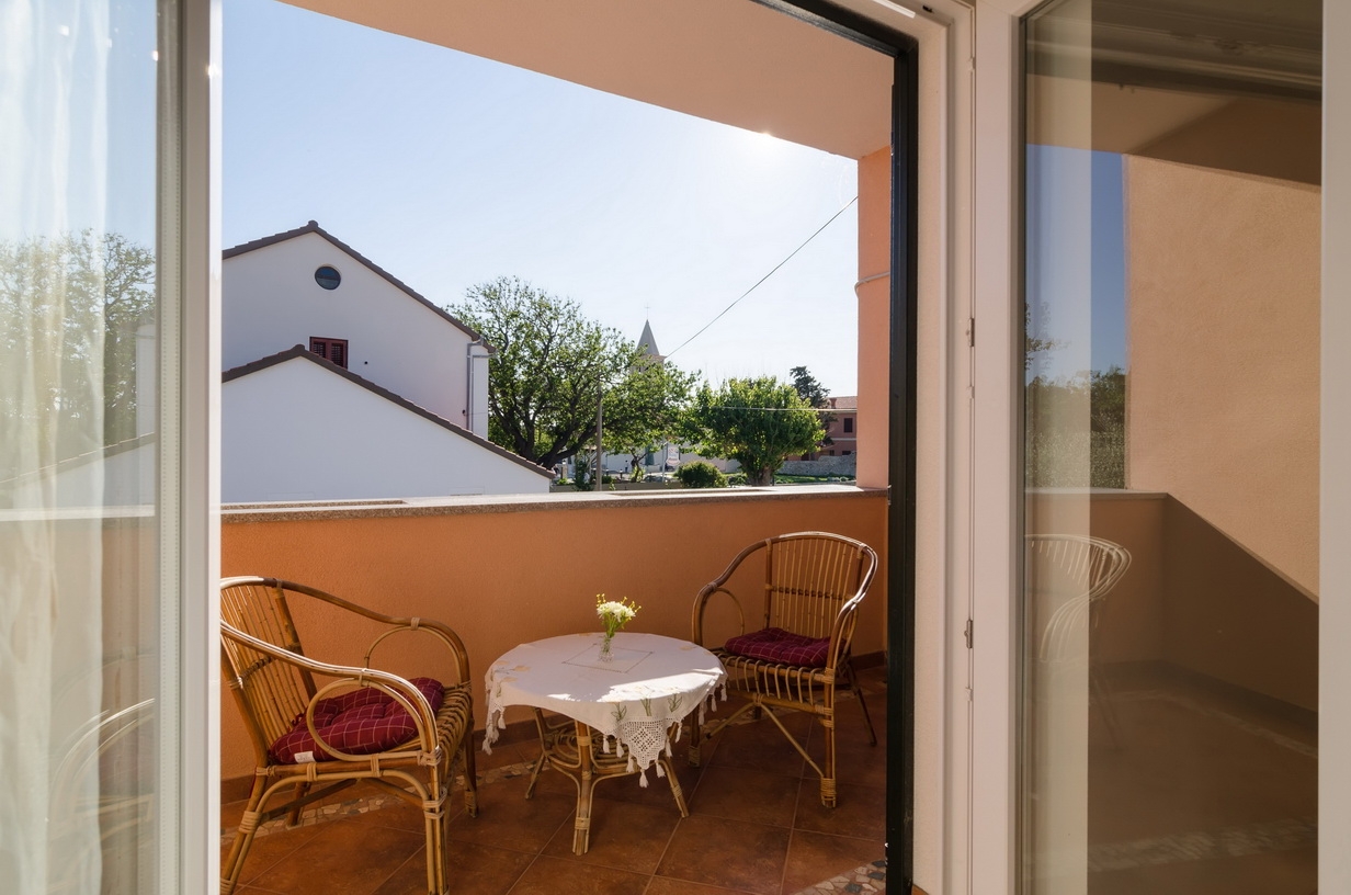 Three bedroom apartment with terrace Nin, Zadar  A-a