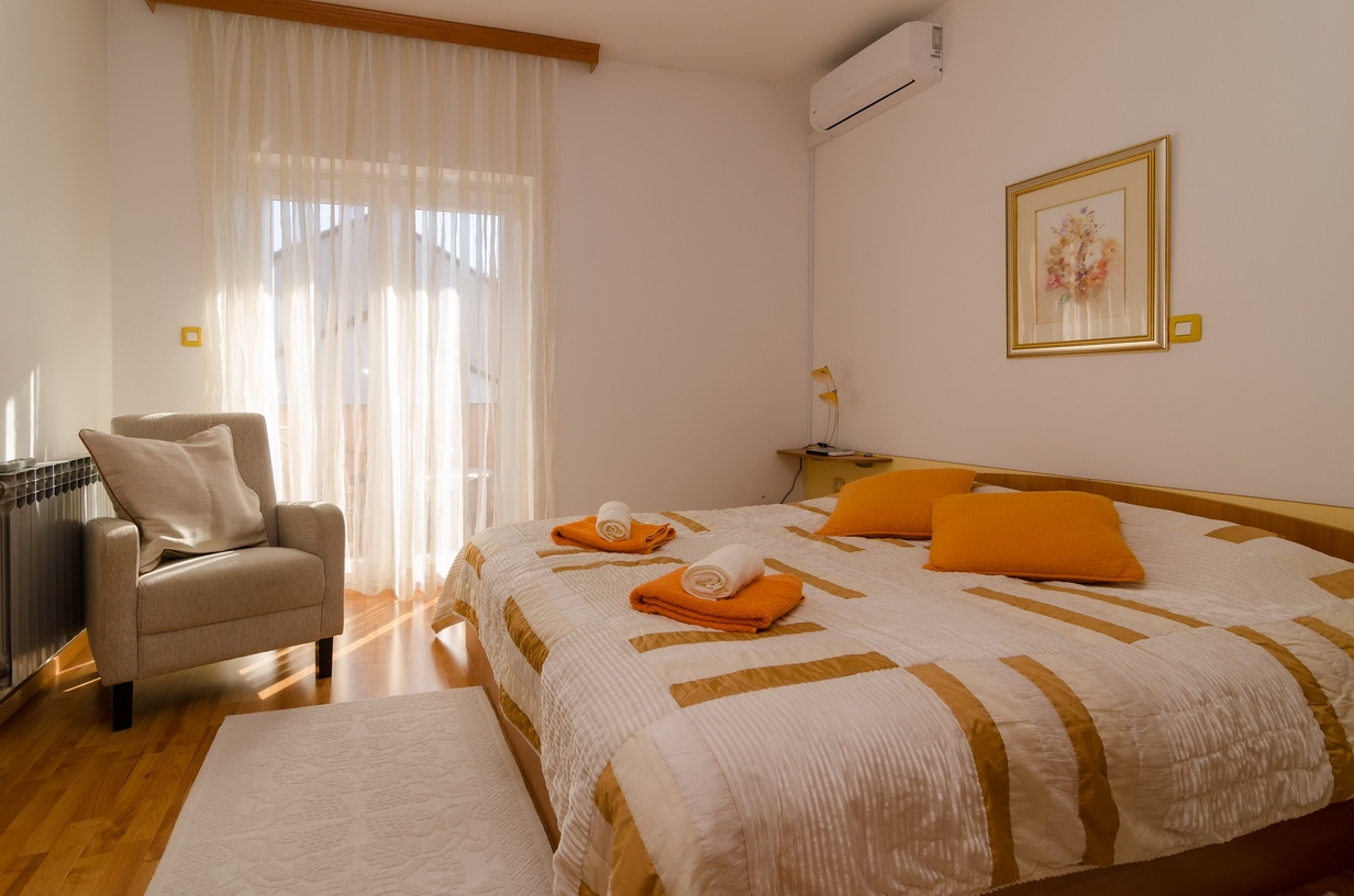 Three bedroom apartment with terrace Nin, Zadar  A-a