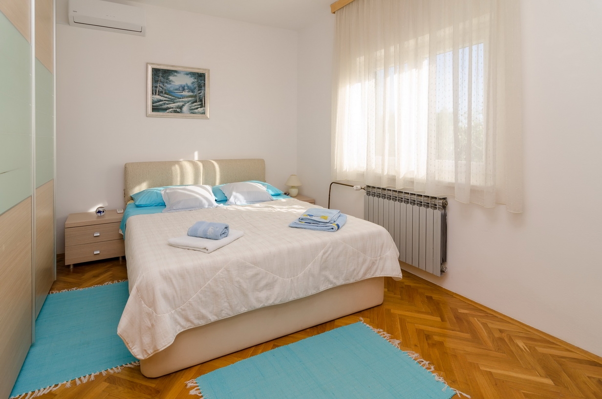 Three bedroom apartment with terrace Nin, Zadar  A-a