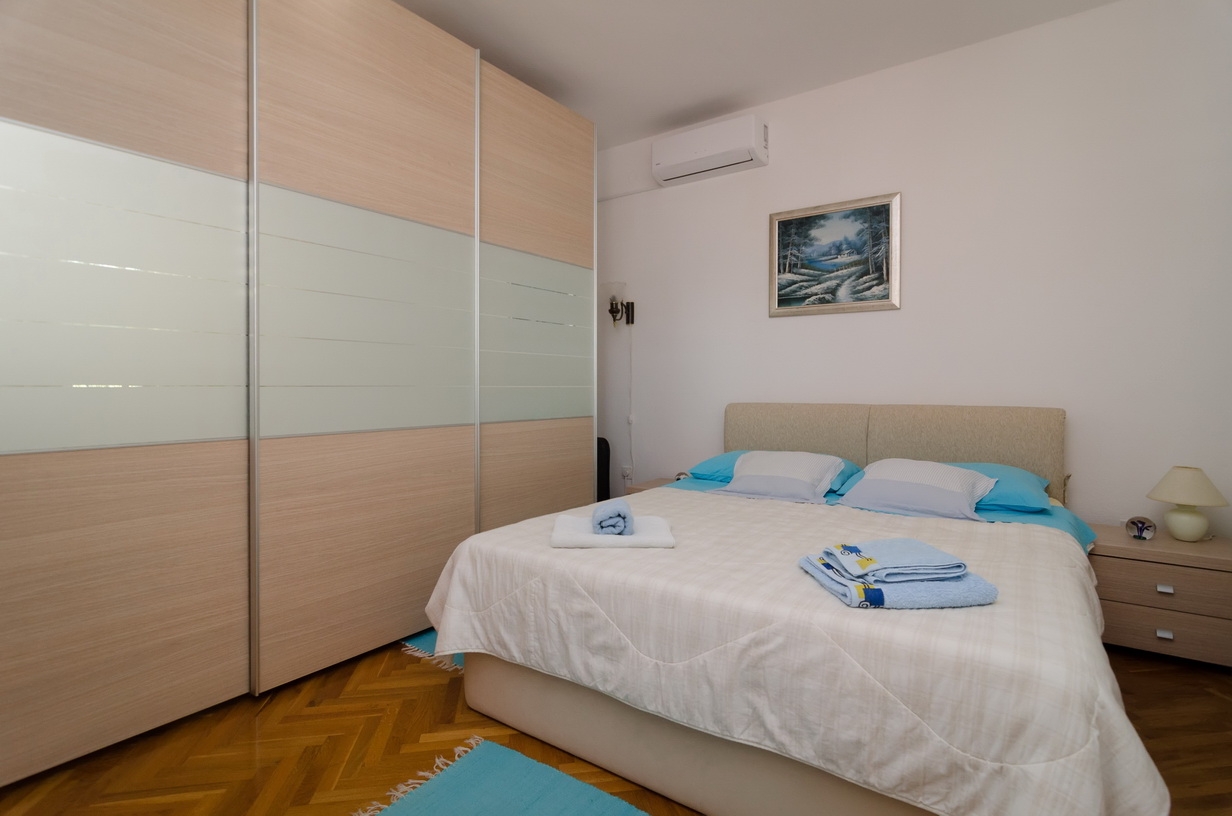 Three bedroom apartment with terrace Nin, Zadar  A-a