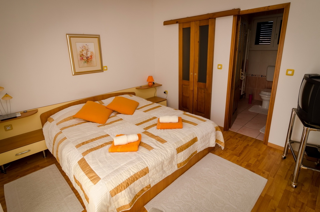 Three bedroom apartment with terrace Nin, Zadar  A-a