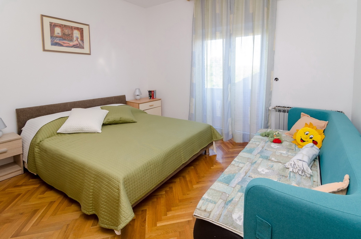 Three bedroom apartment with terrace Nin, Zadar  A-a