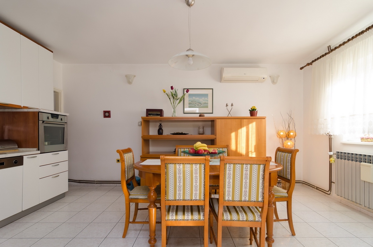 Three bedroom apartment with terrace Nin, Zadar  A-a