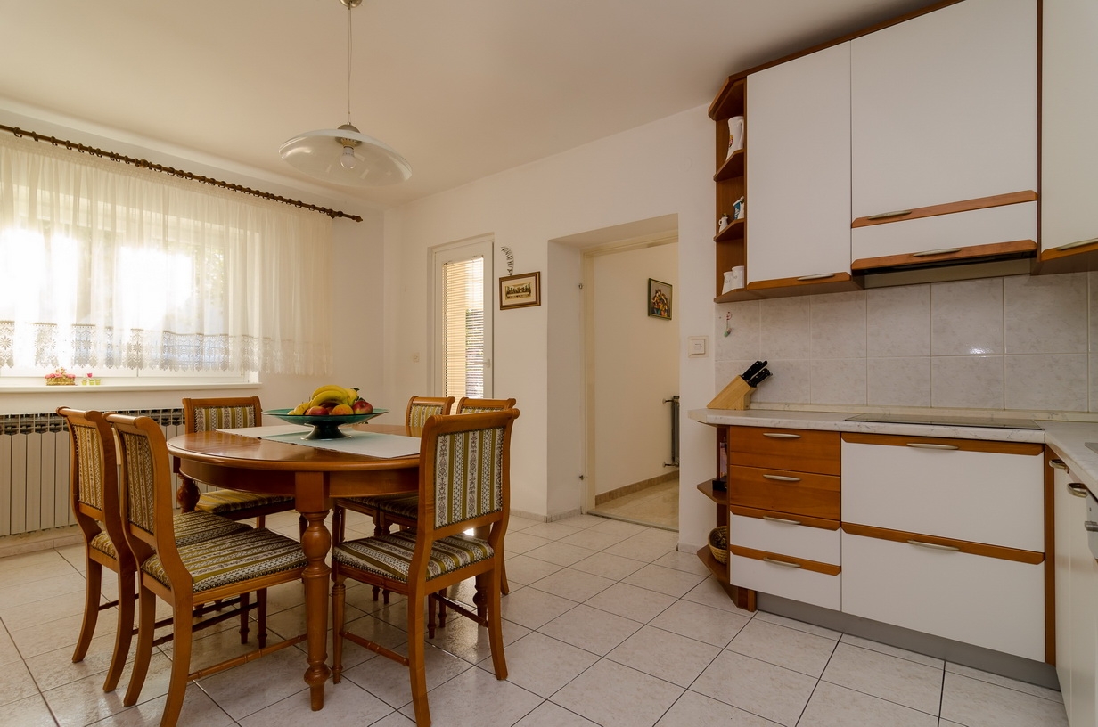 Three bedroom apartment with terrace Nin, Zadar  A-a