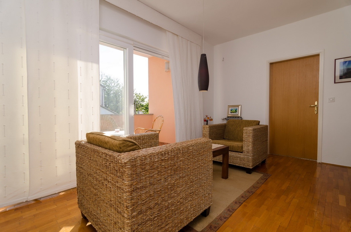 Three bedroom apartment with terrace Nin, Zadar  A-a