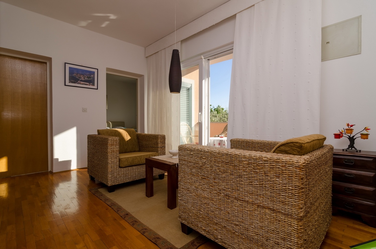 Three bedroom apartment with terrace Nin, Zadar  A-a