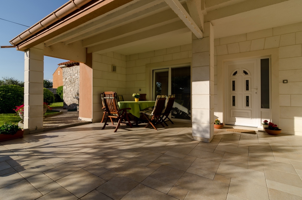 Three bedroom apartment with terrace Nin, Zadar  A-a