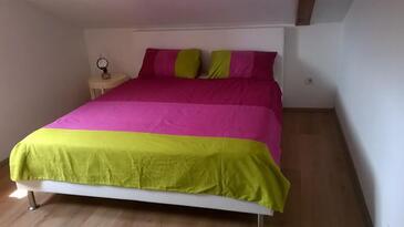 Neviđane, Bedroom in the room, air condition available and WiFi.