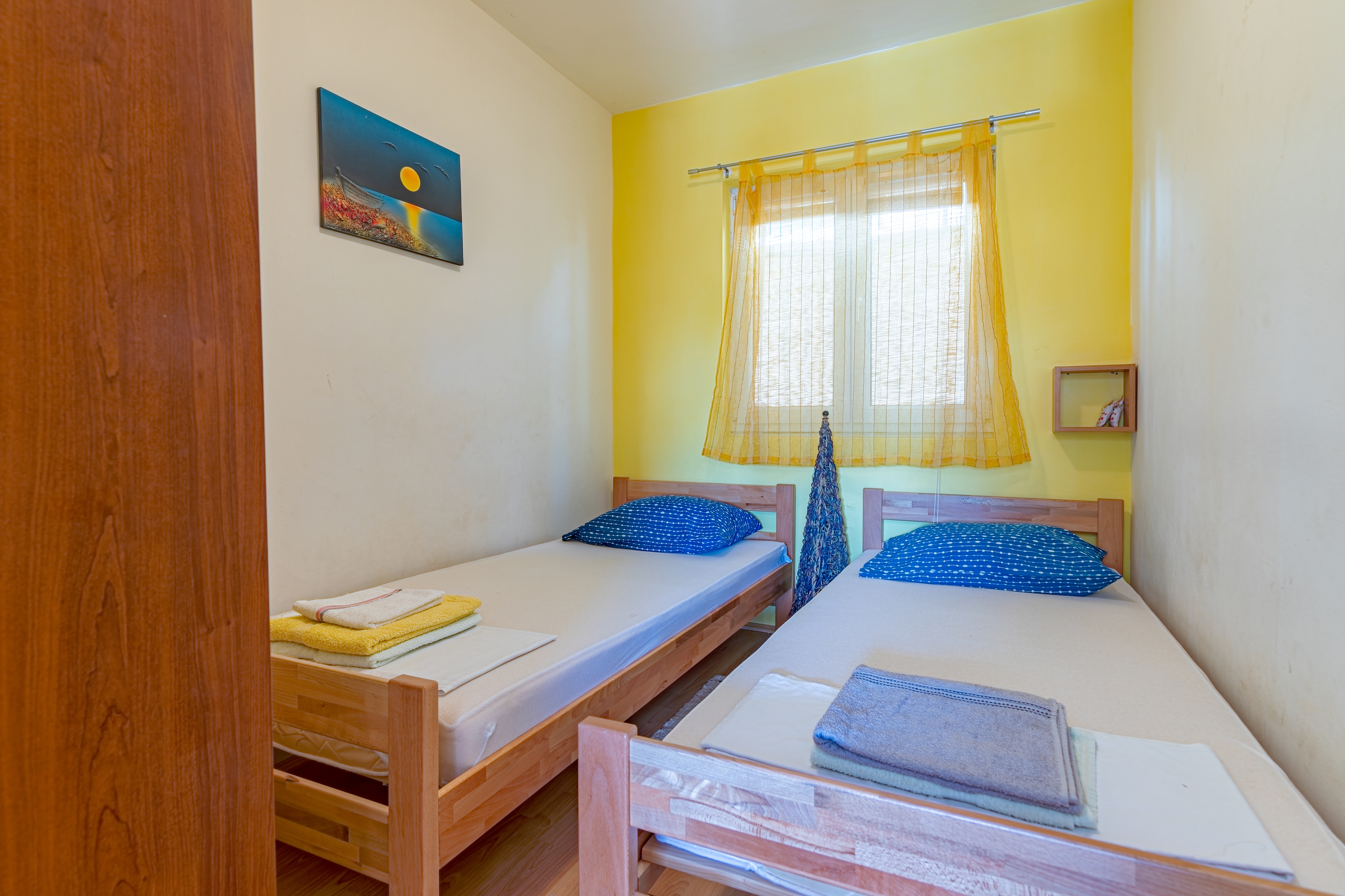 Two bedroom apartment near beach Basina, Hvar  A-a