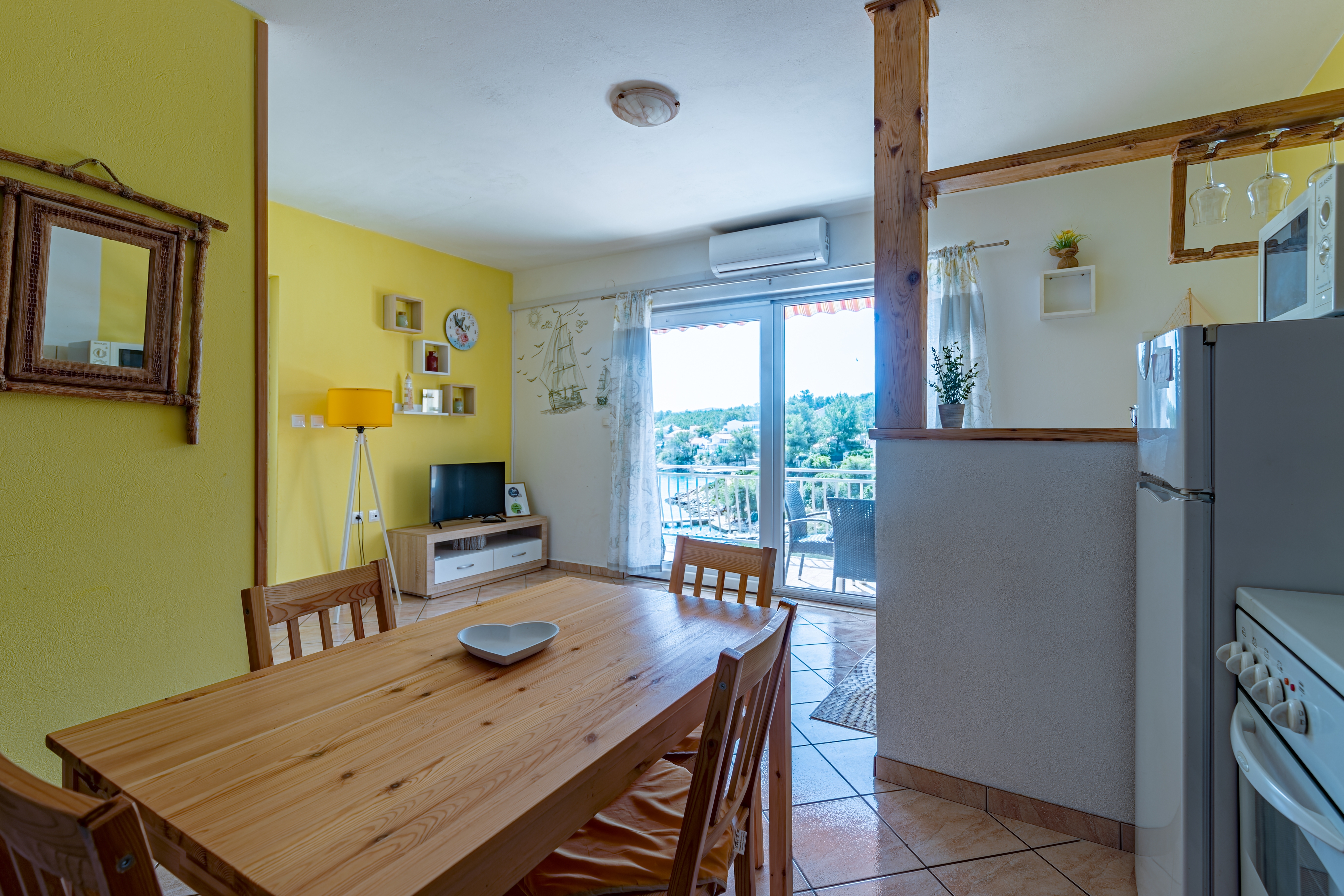 Two bedroom apartment near beach Basina, Hvar  A-a
