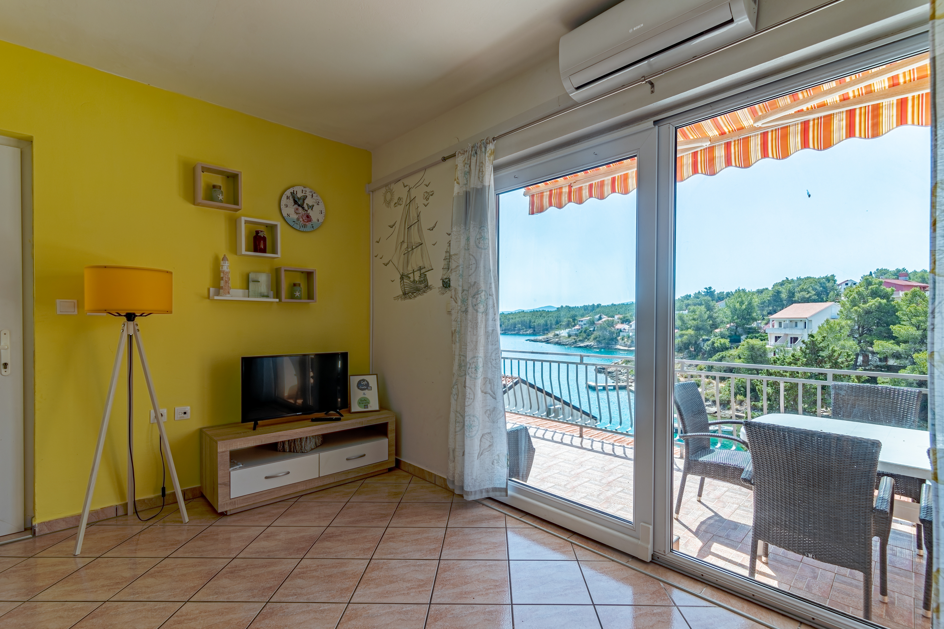 Two bedroom apartment near beach Basina, Hvar  A-a