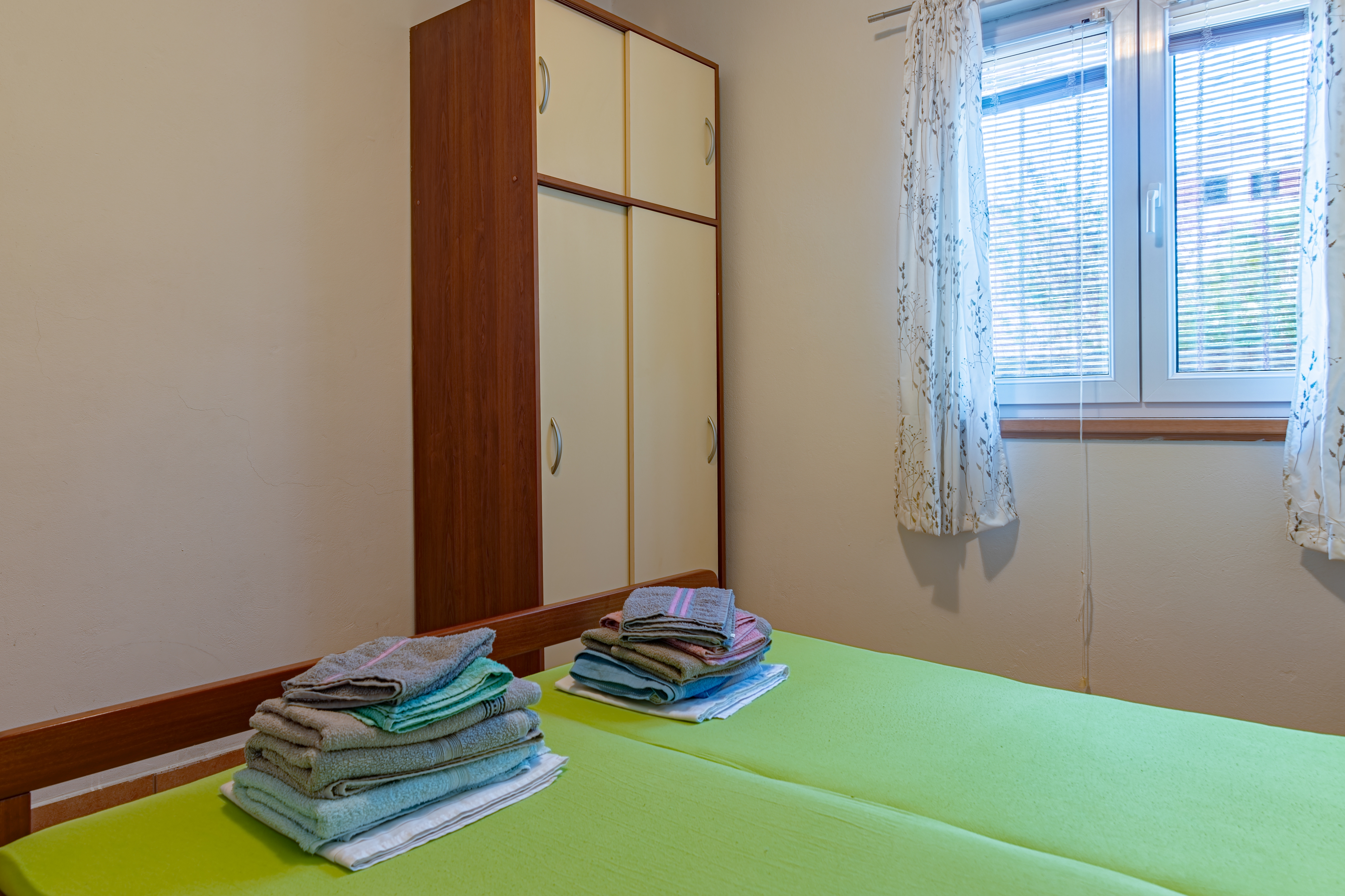 One bedroom apartment near beach Basina, Hvar  A-b