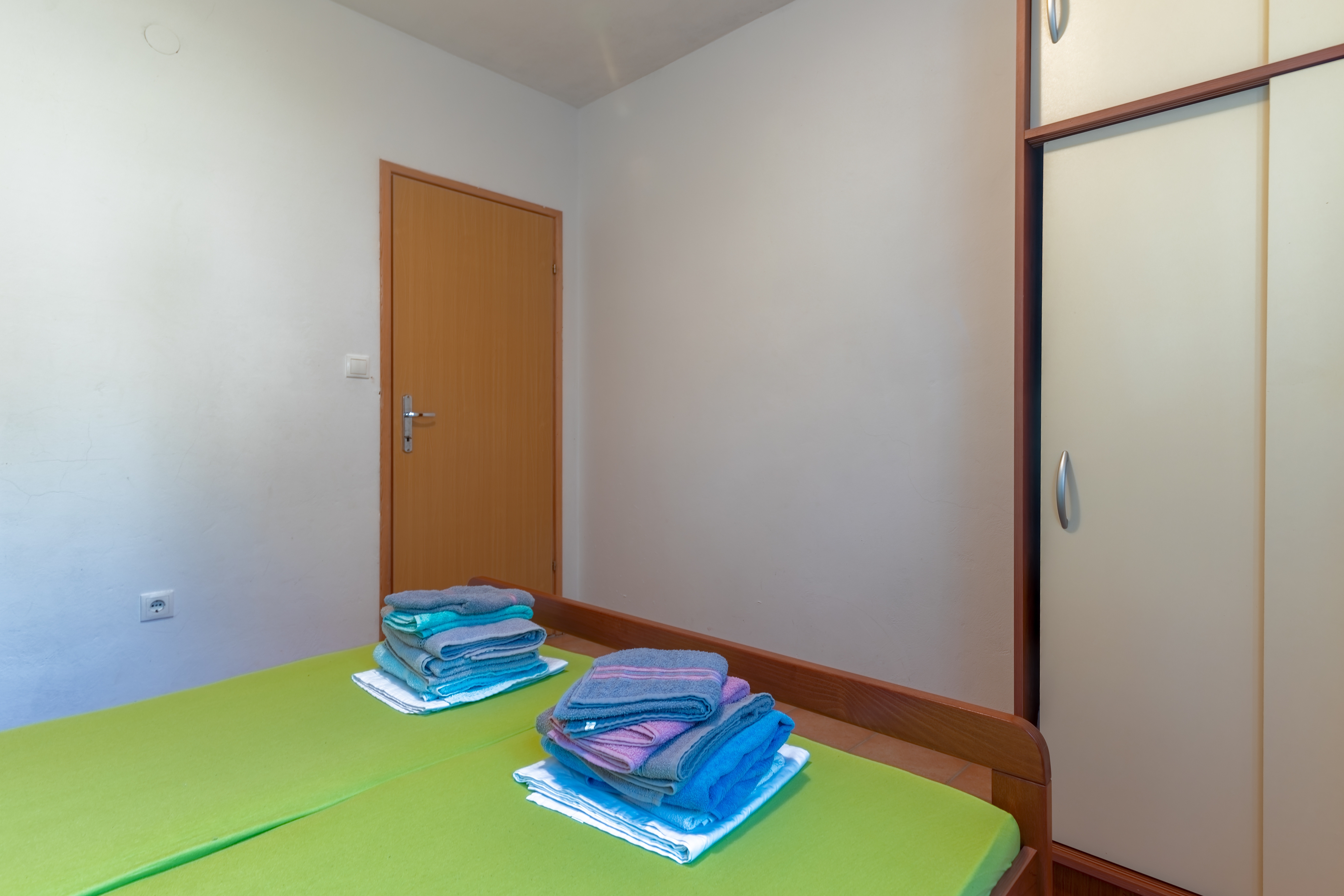One bedroom apartment near beach Basina, Hvar  A-b