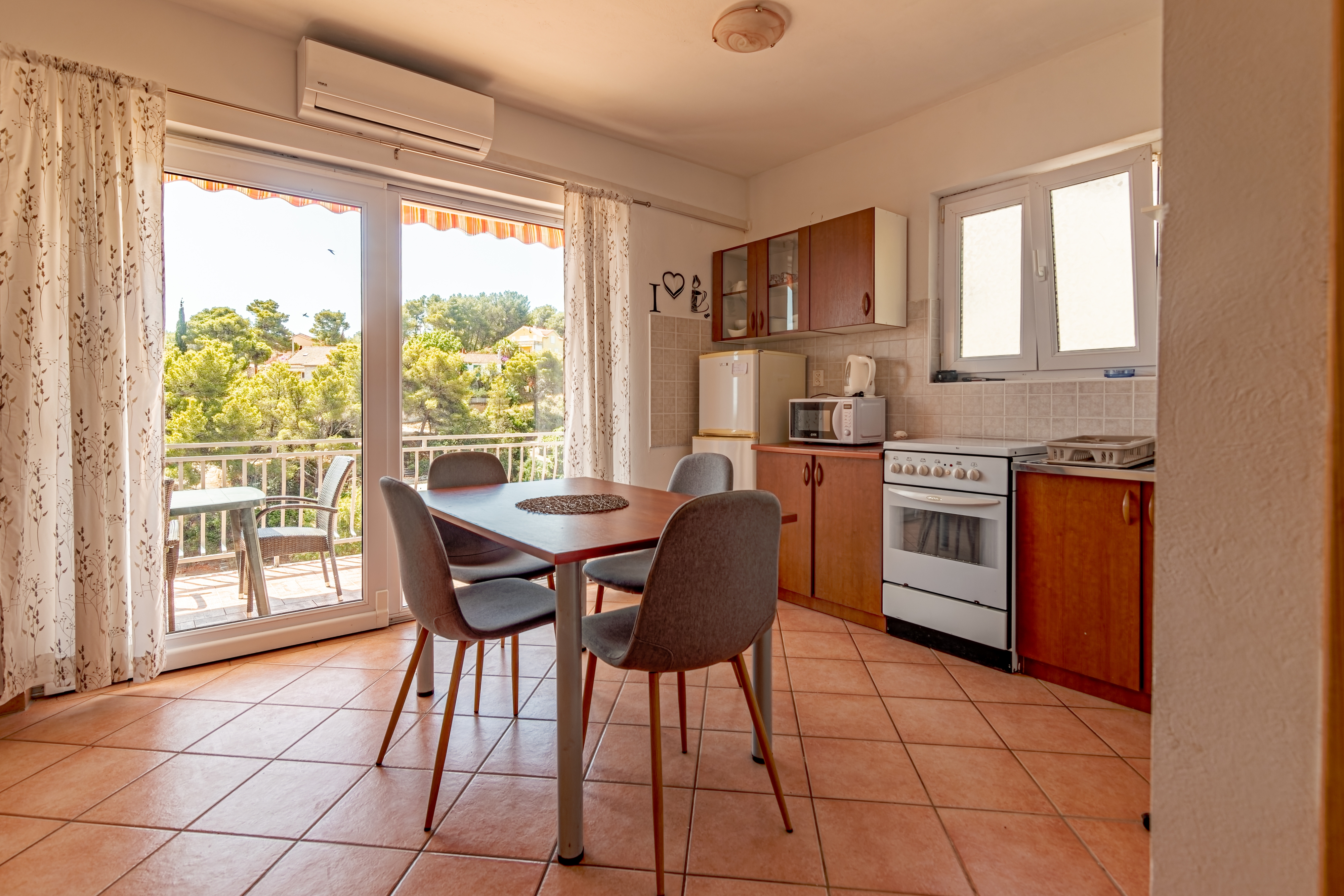 One bedroom apartment near beach Basina, Hvar  A-b