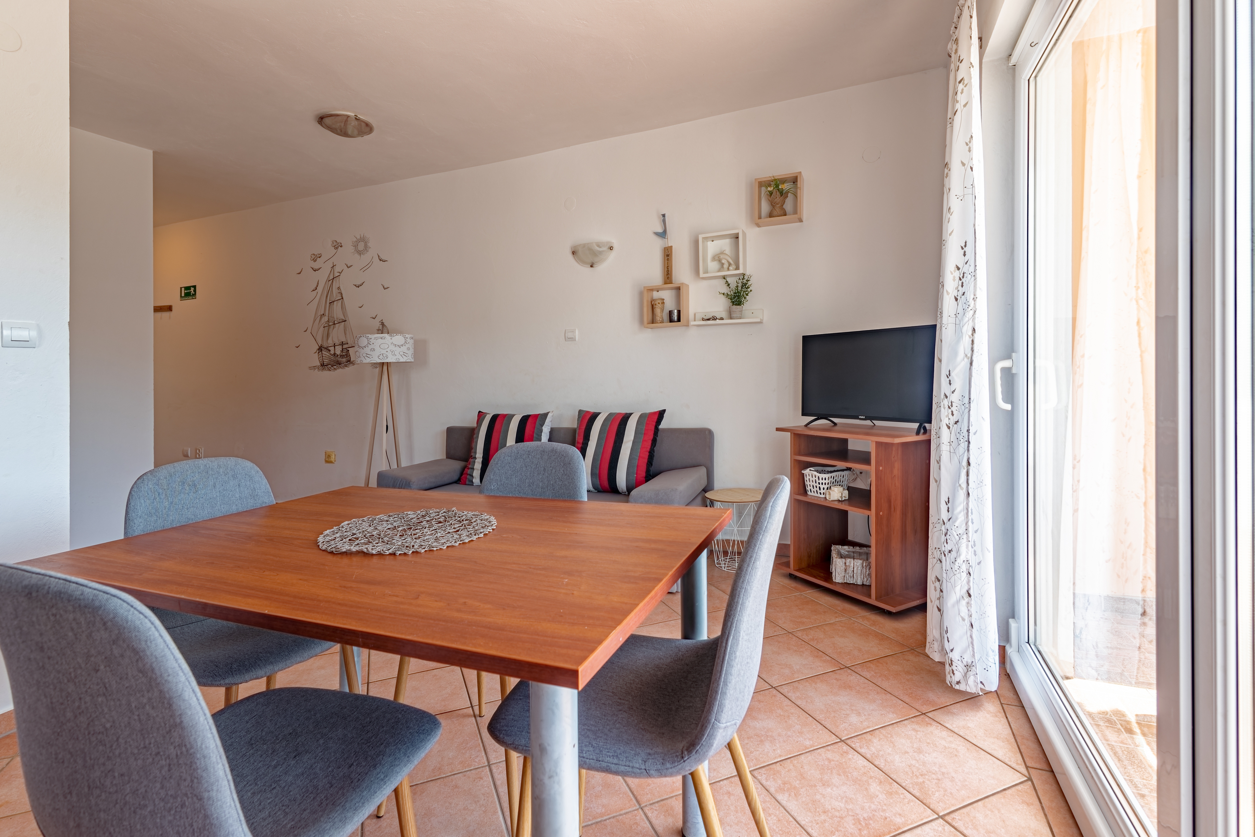 One bedroom apartment near beach Basina, Hvar  A-b
