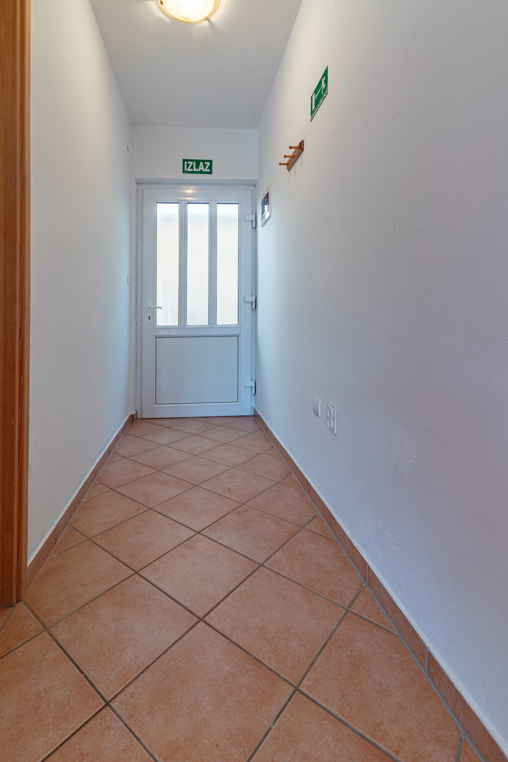 One bedroom apartment near beach Basina, Hvar  A-b