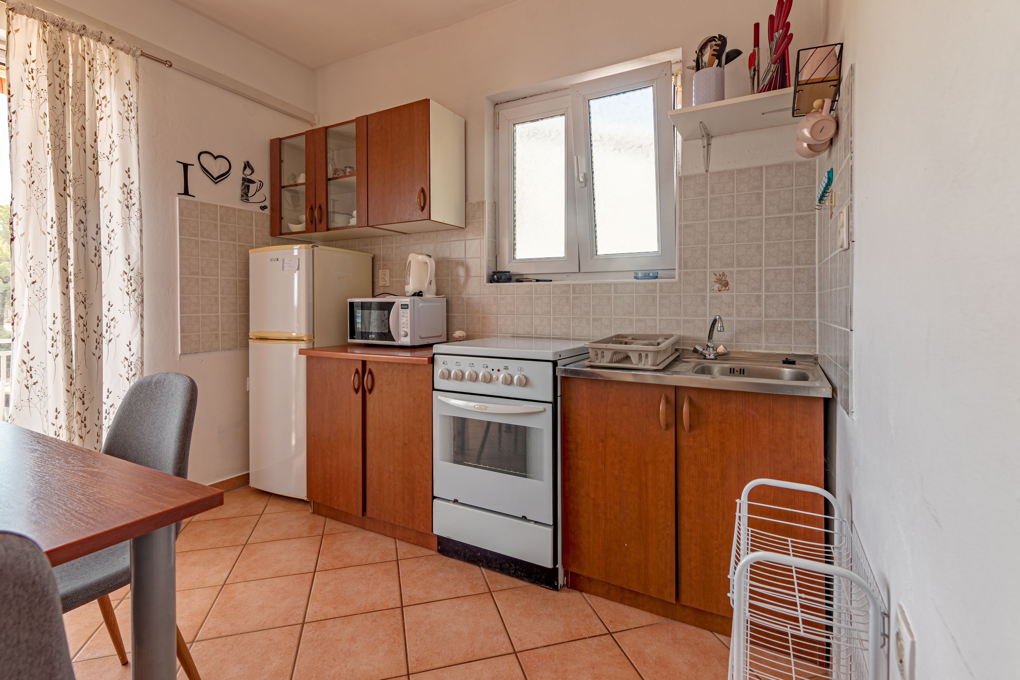 One bedroom apartment near beach Basina, Hvar  A-b