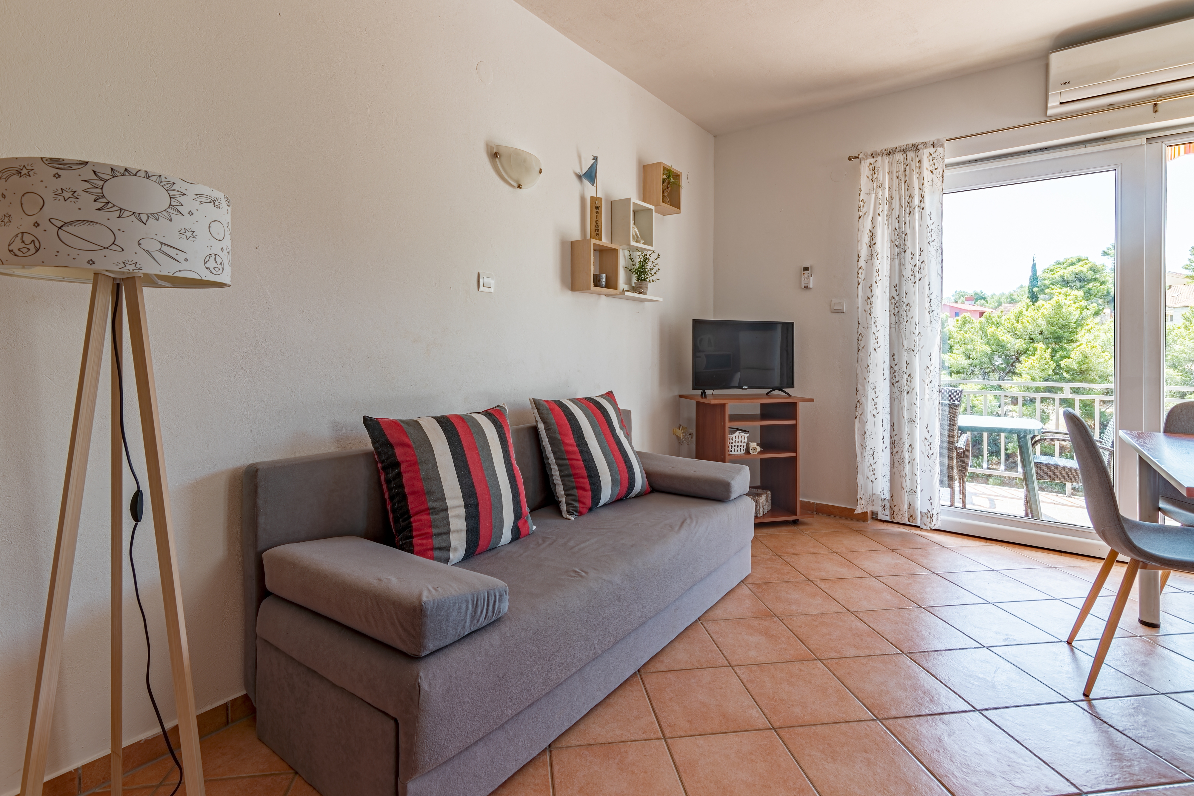 One bedroom apartment near beach Basina, Hvar  A-b