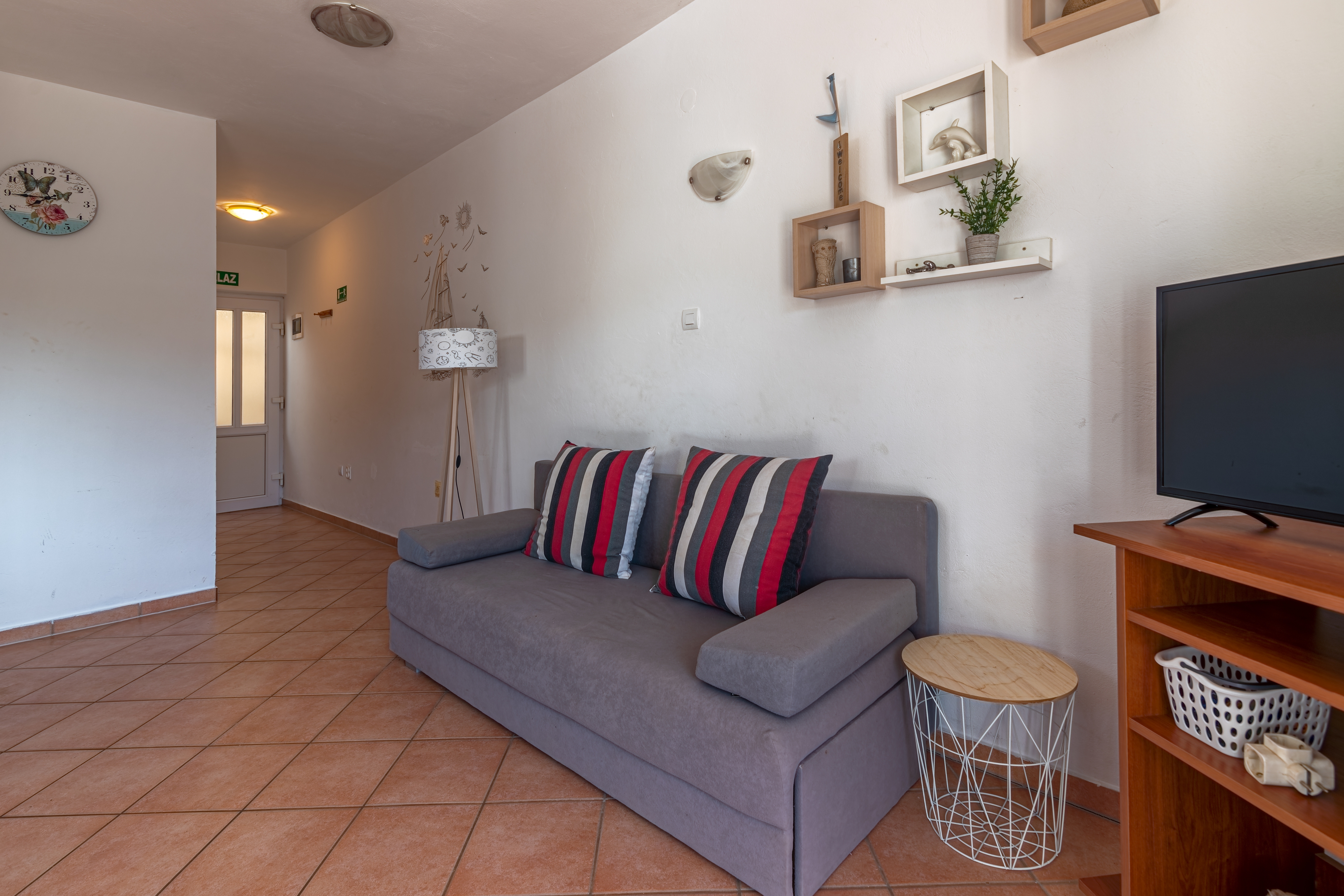 One bedroom apartment near beach Basina, Hvar  A-b