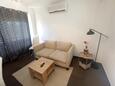 Sumartin, Living room in the apartment, air condition available and WiFi.