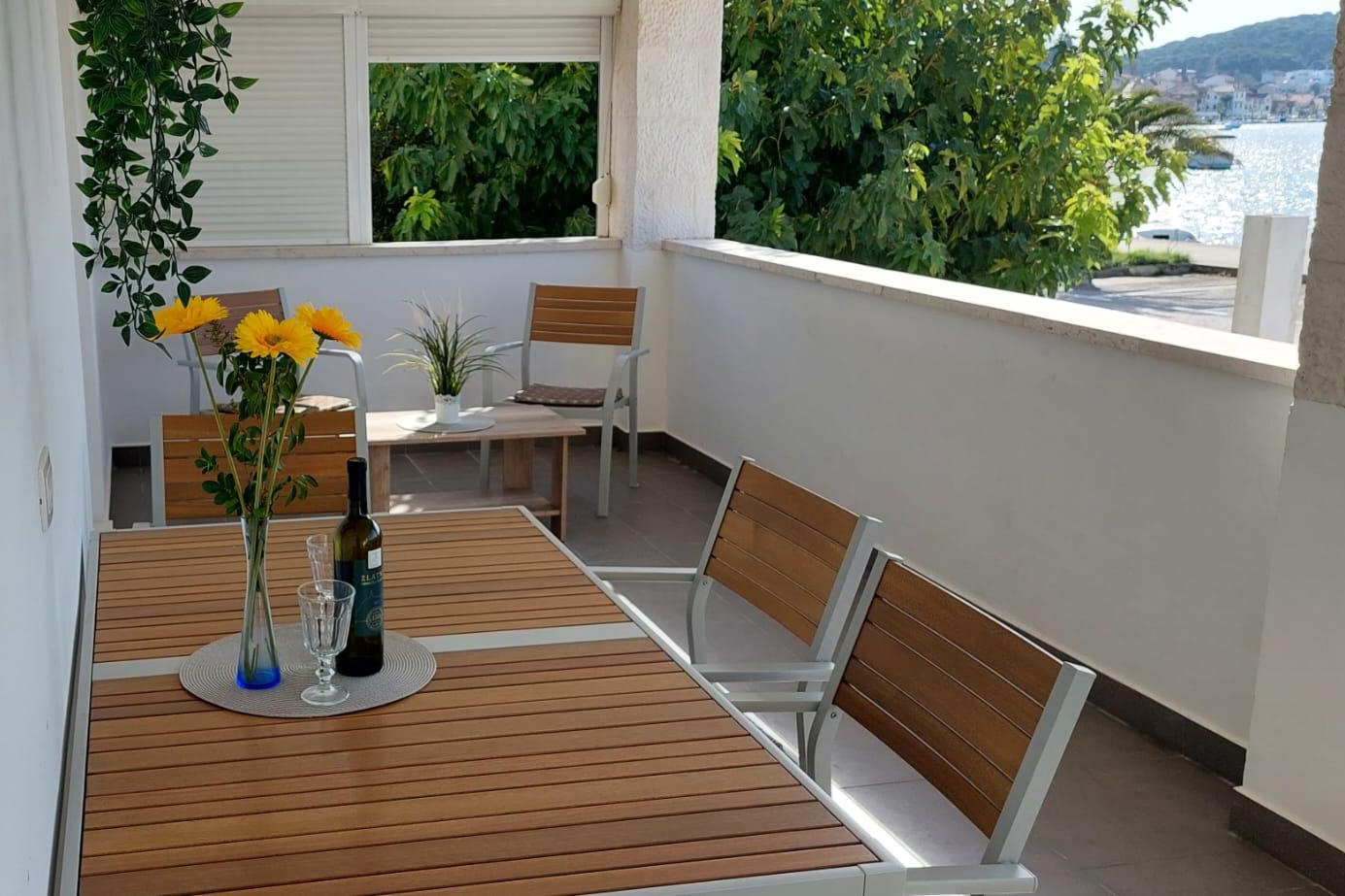 Two bedroom apartment with terrace and sea view Rogoznica  A-a