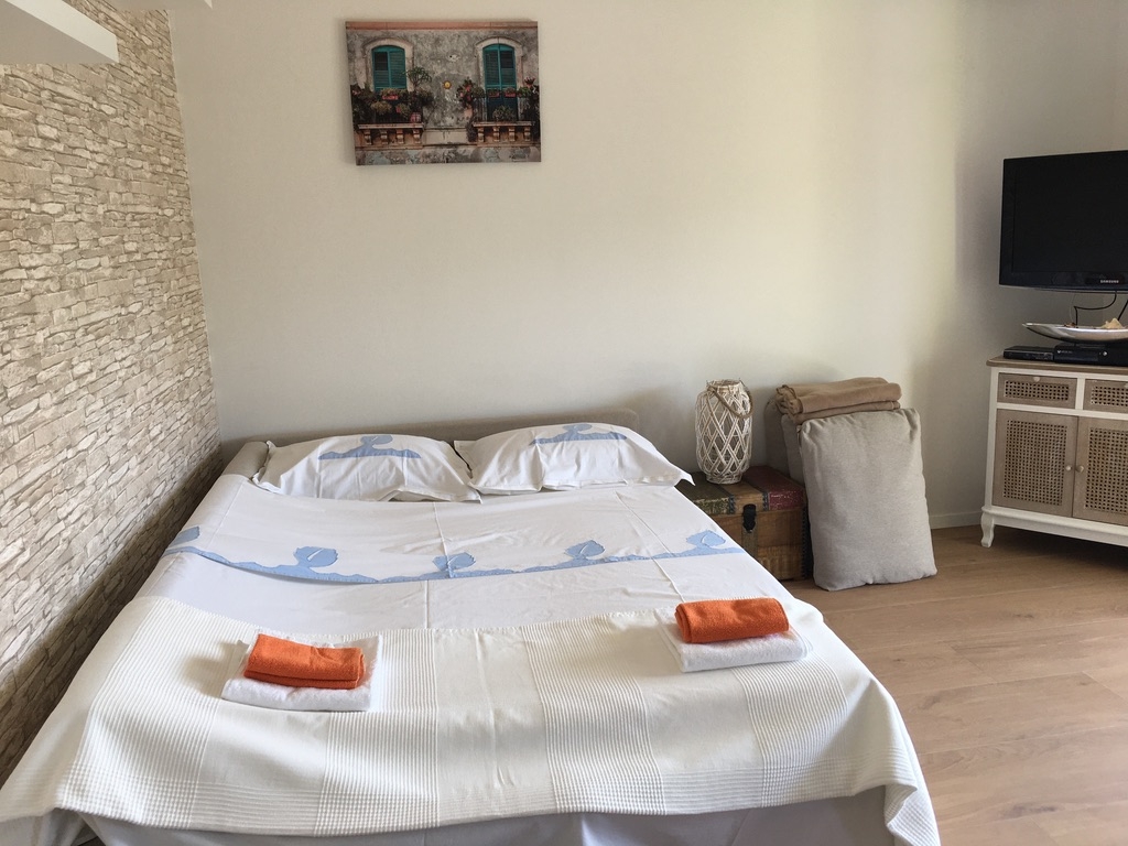 One bedroom apartment with terrace and sea view Poljica, Trogir  A-a