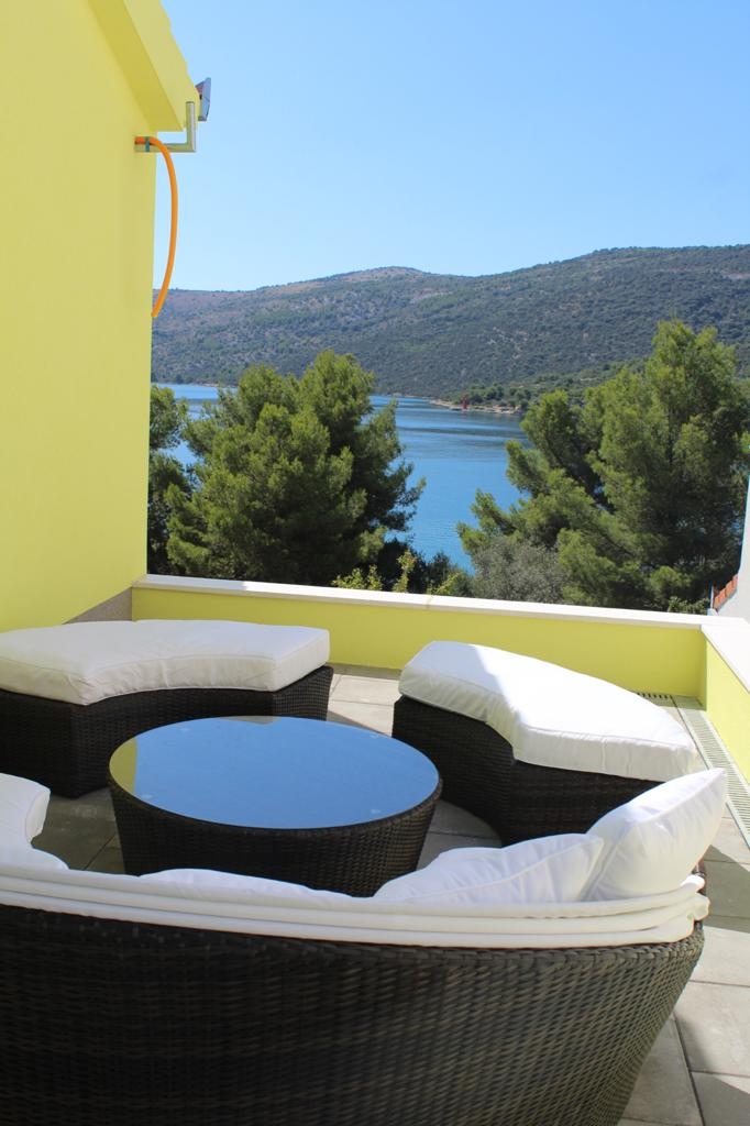 One bedroom apartment with terrace and sea view Poljica, Trogir  A-a