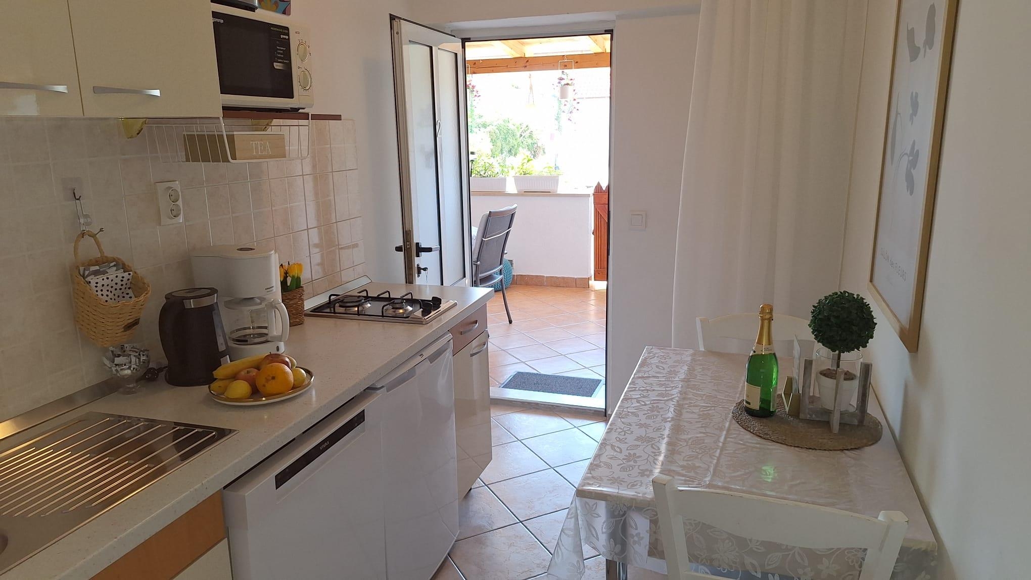 Studio flat with terrace Hvar (AS-11936-a)