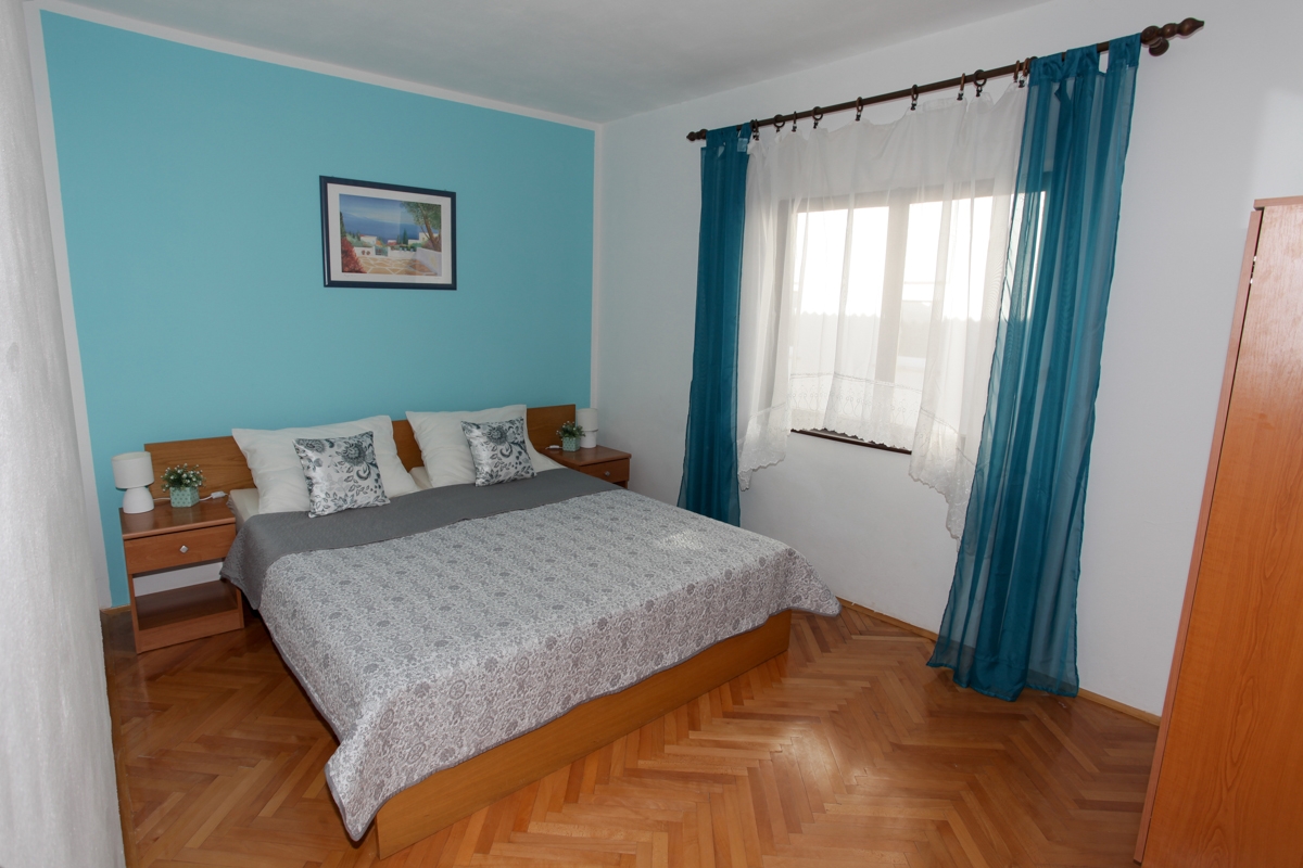 Two bedroom apartment with balcony and sea view Pag (A-12035-a)