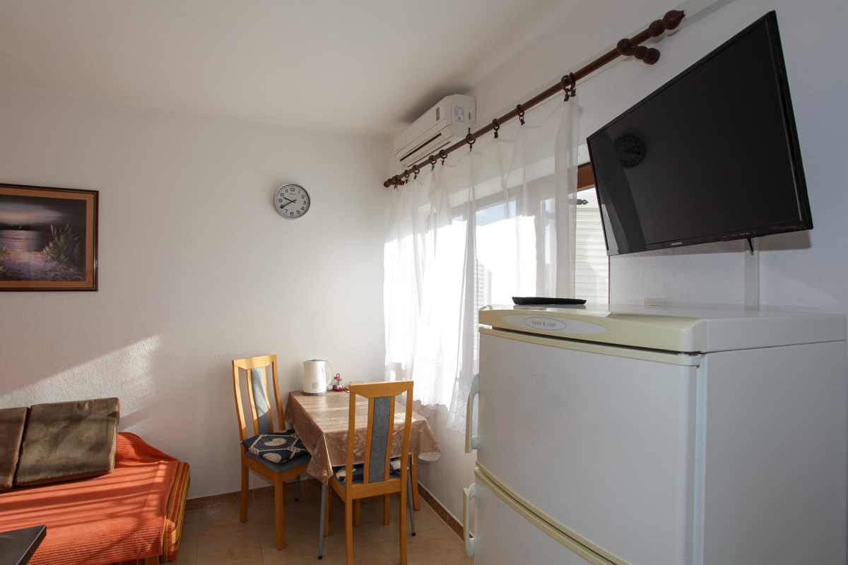 One bedroom apartment with balcony and sea view Pag (A-12035-b)