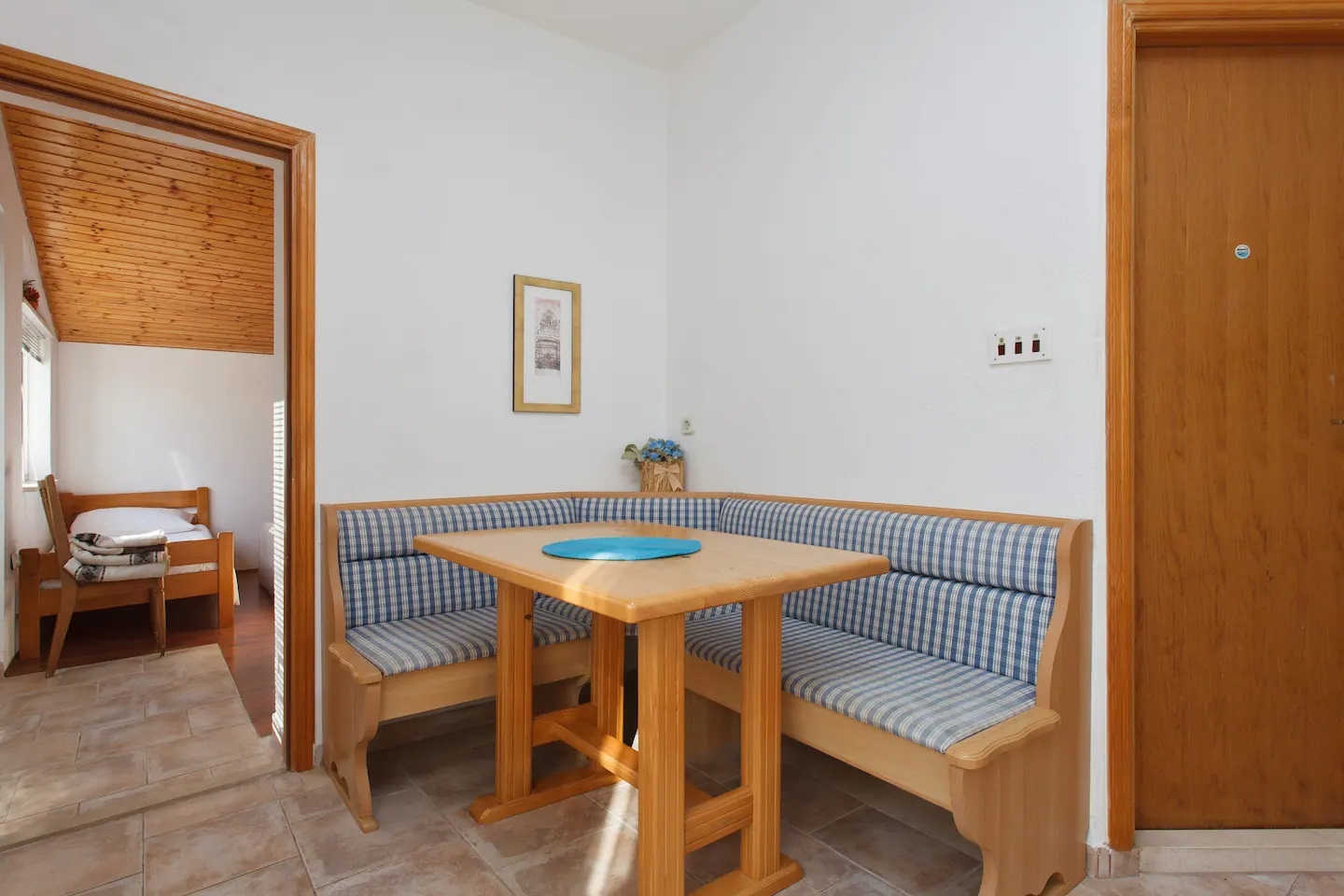 One bedroom apartment near beach Sumartin, Brač (A-12036-a) One bedroom apartment near beach Sumartin, Brač (A-12036-a)