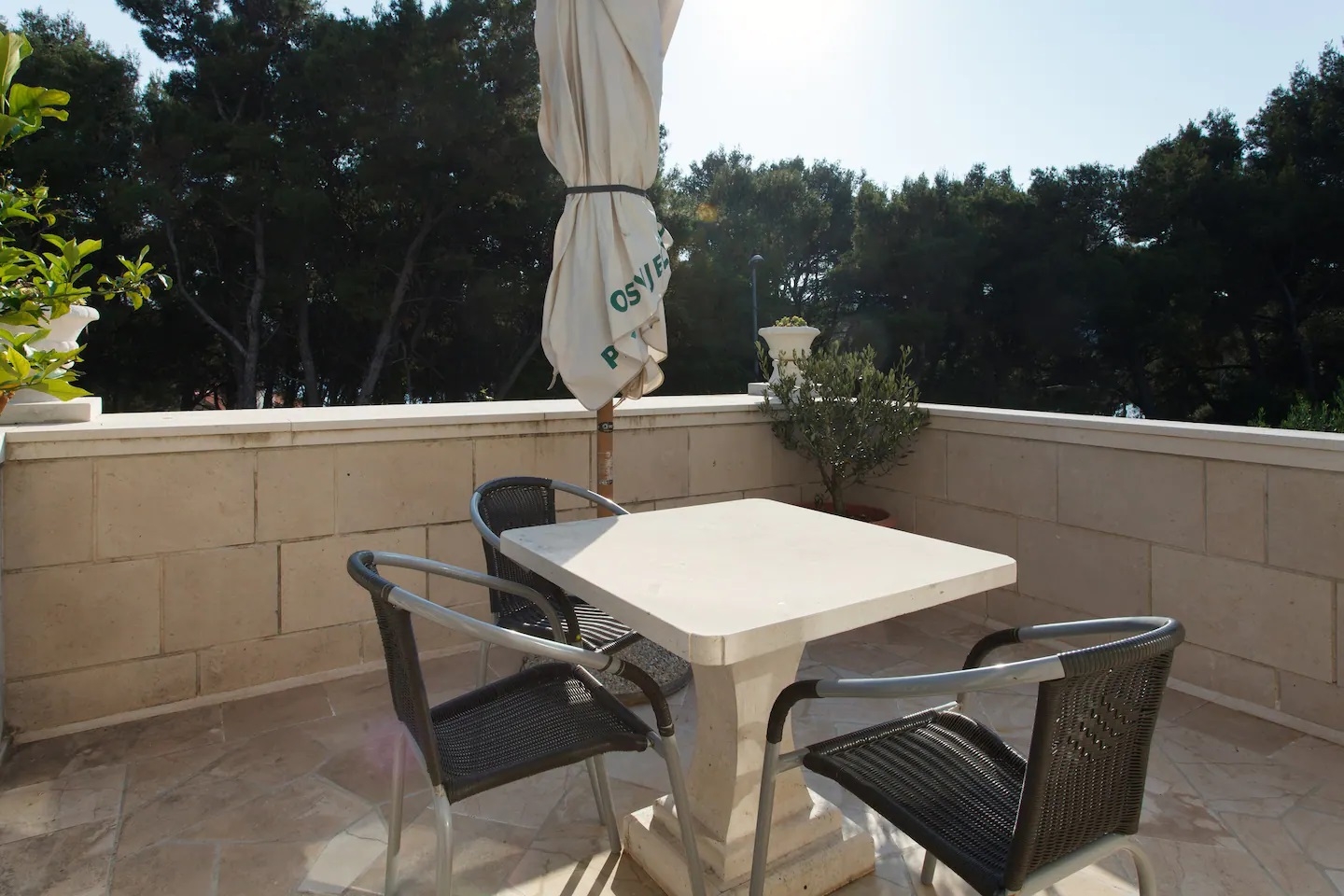 One bedroom apartment near beach Sumartin, Brač  A-a