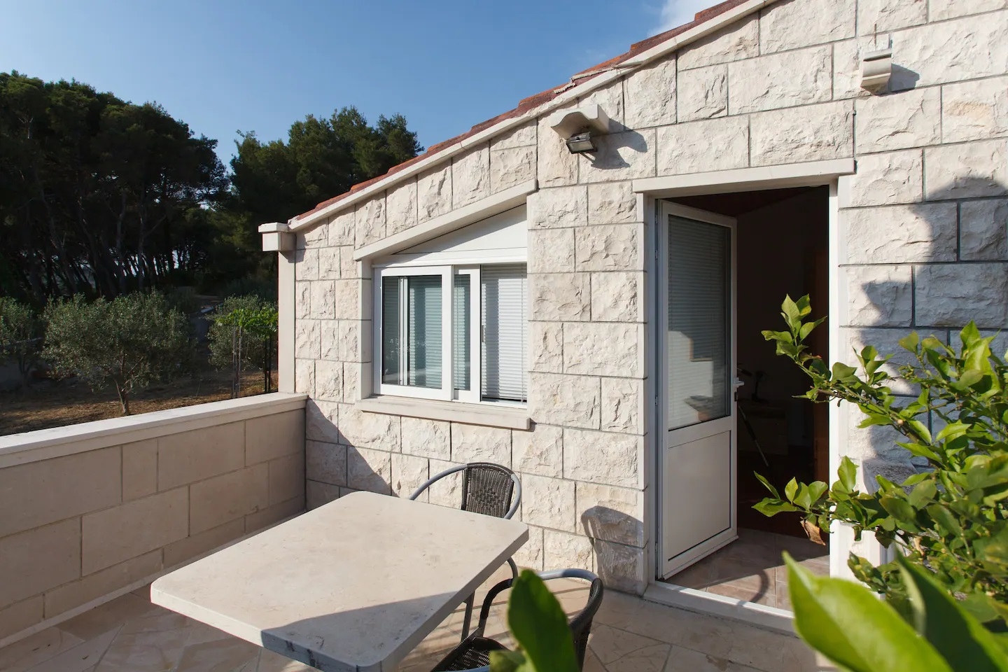 One bedroom apartment near beach Sumartin, Brač  A-a