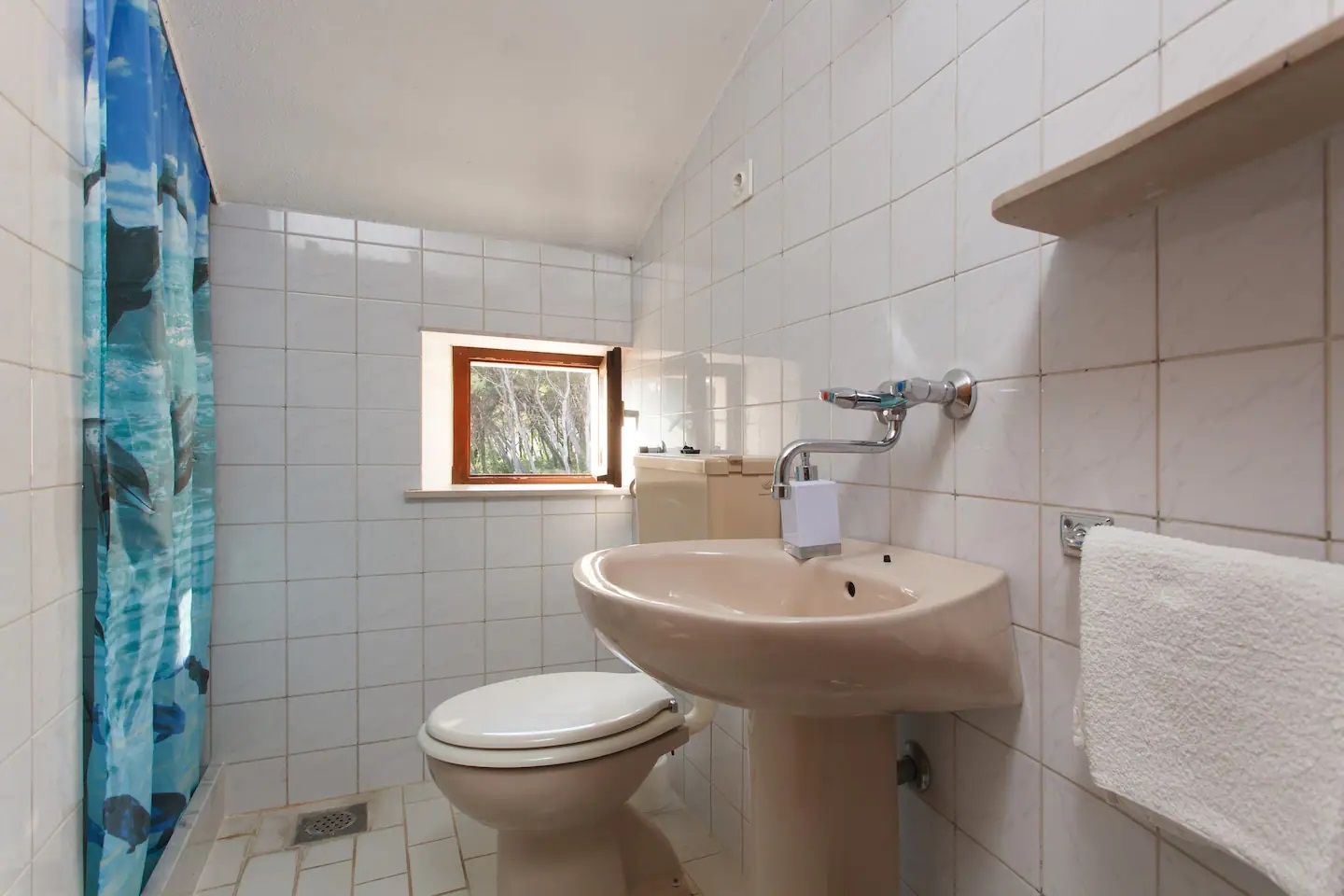 Three bedroom apartment near beach Sumartin, Brač  A-b
