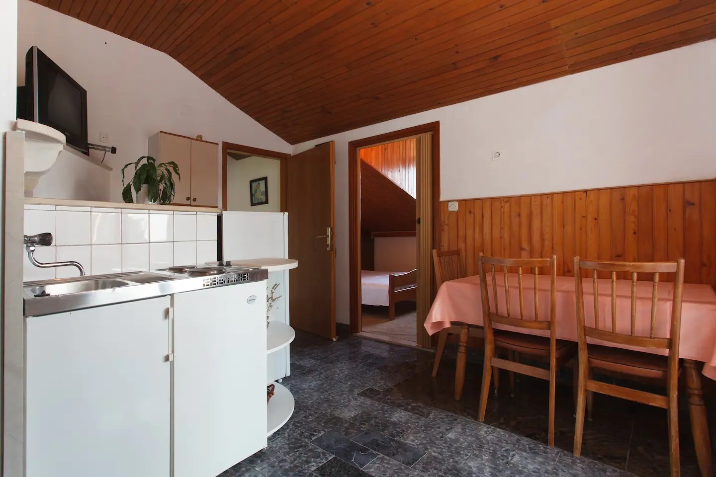 Three bedroom apartment near beach Sumartin, Brač (A-12036-b)