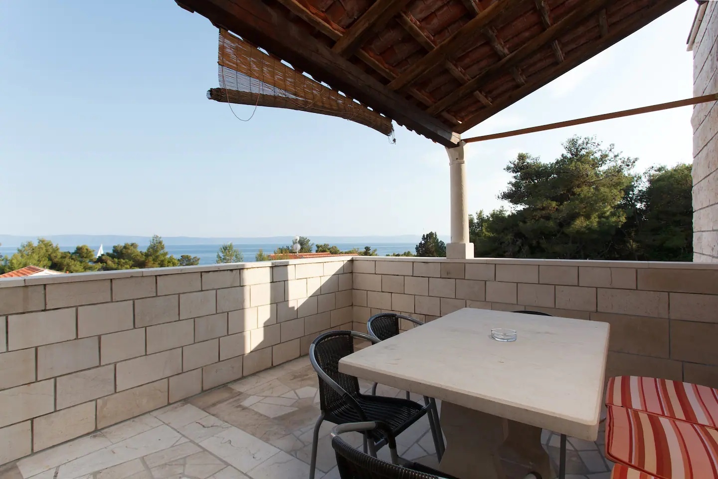 Trosobni apartman uz plažu Sumartin, Brač  A-b